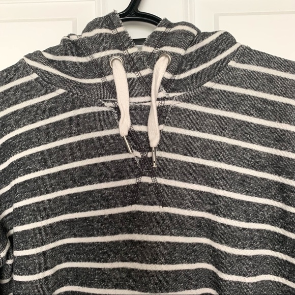 • JO & CO• Grey & White Striped Raw Hem Hoodie Size L - Picture 4 of 11